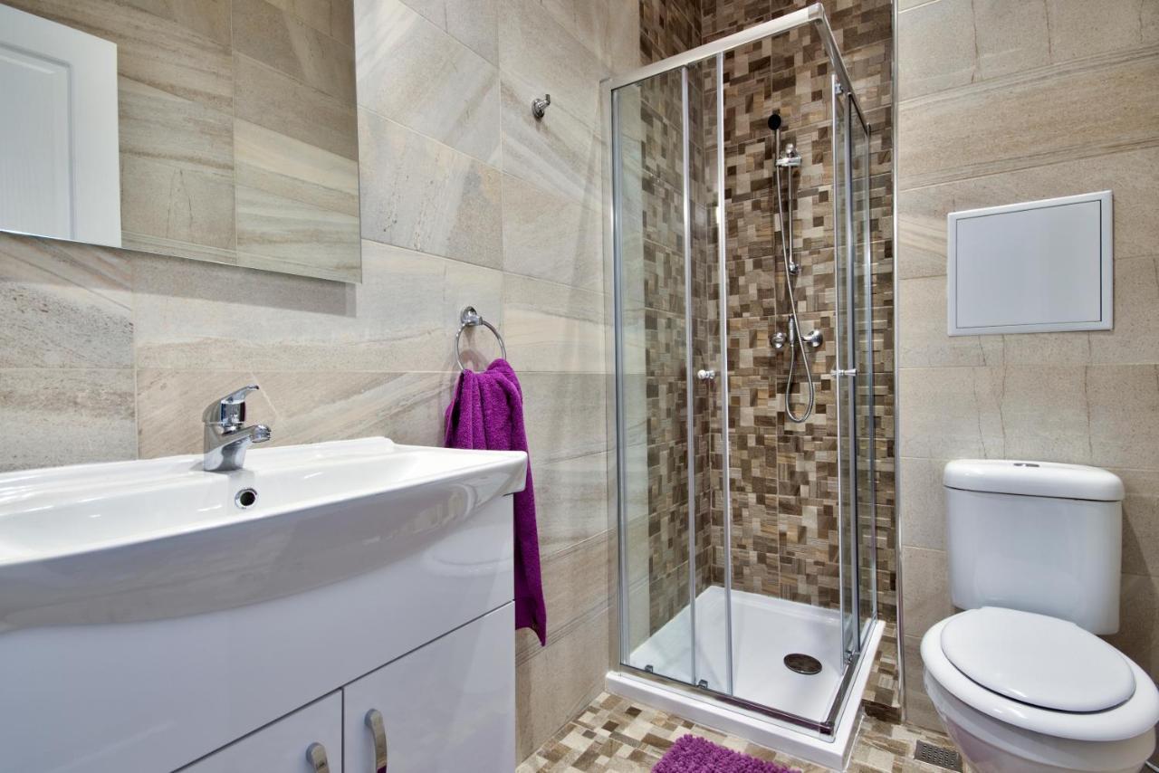 Cozy And Modern Valletta 1-Bedroom Bilik gambar